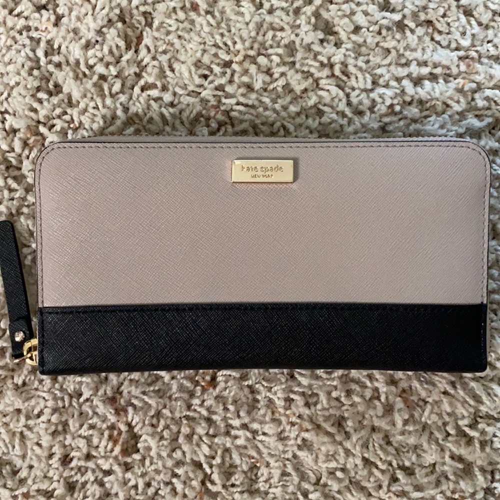 Kate Spade Zip Around Continental Wallet EUC